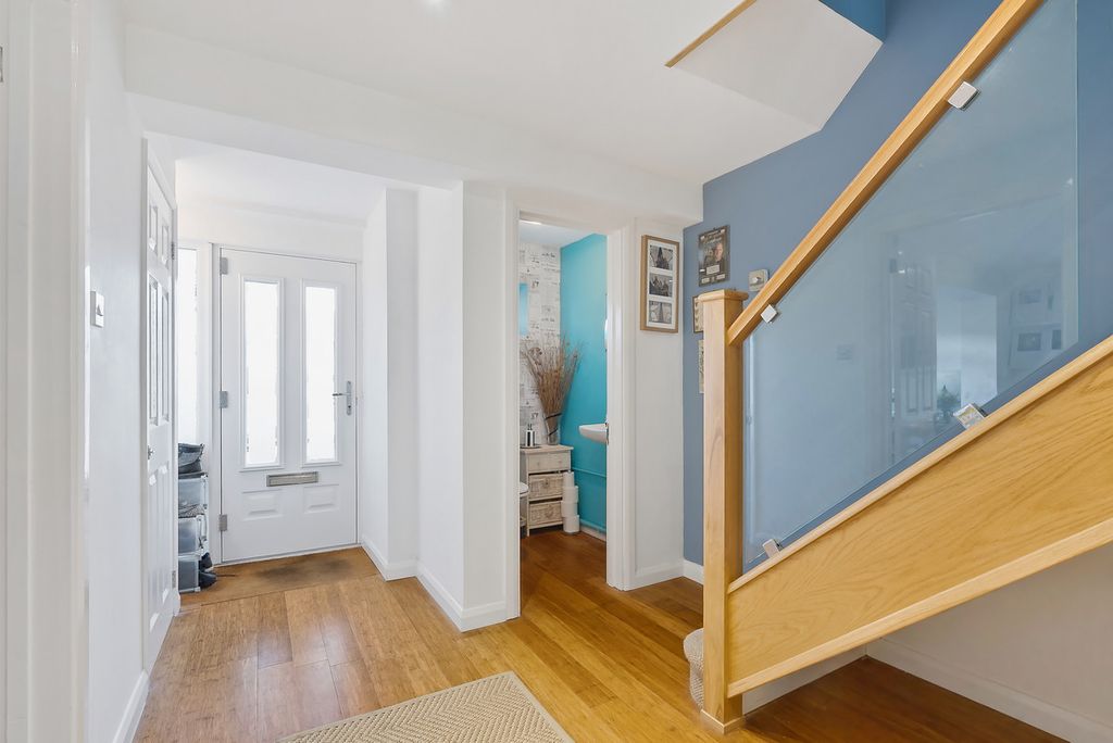 Property photo 2 of 35