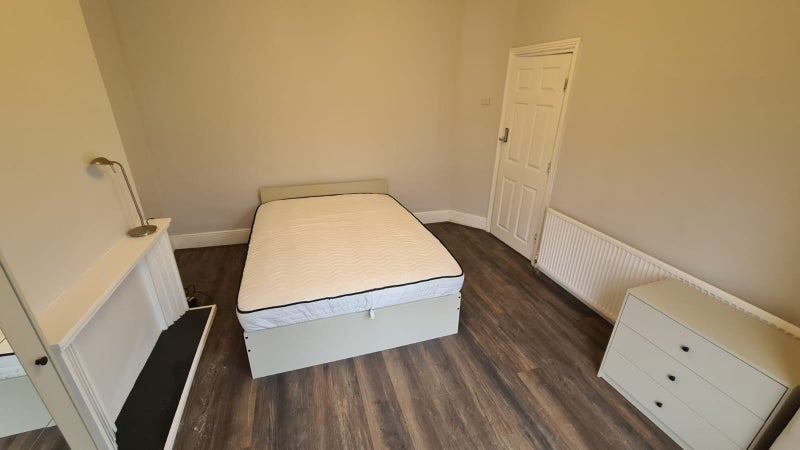 Property photo 2 of 11 Room 1- £725 Available 10/06/2025