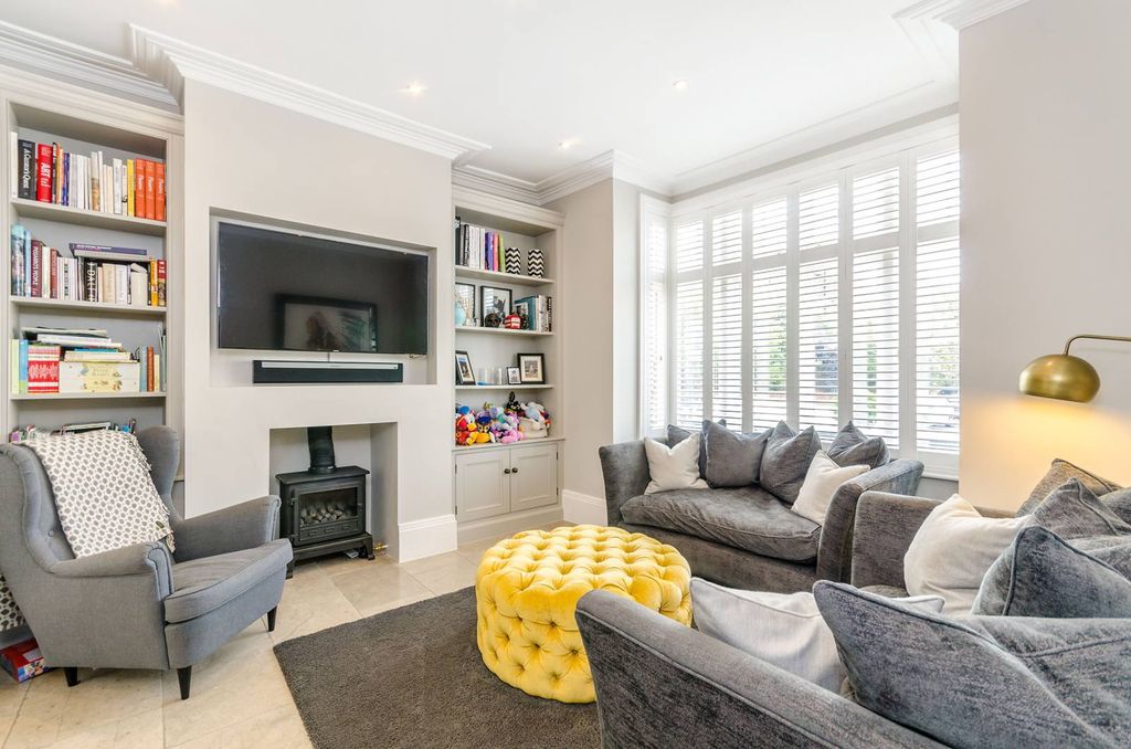 Property photo 1 of 17