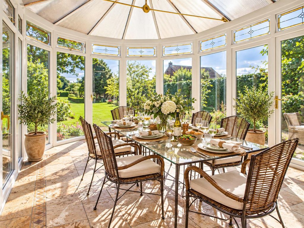 Property photo 2 of 34 Conservatory