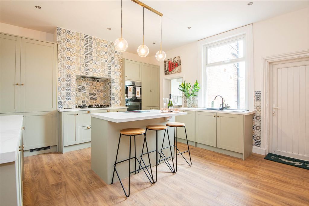 Property photo 3 of 32 Kitchen