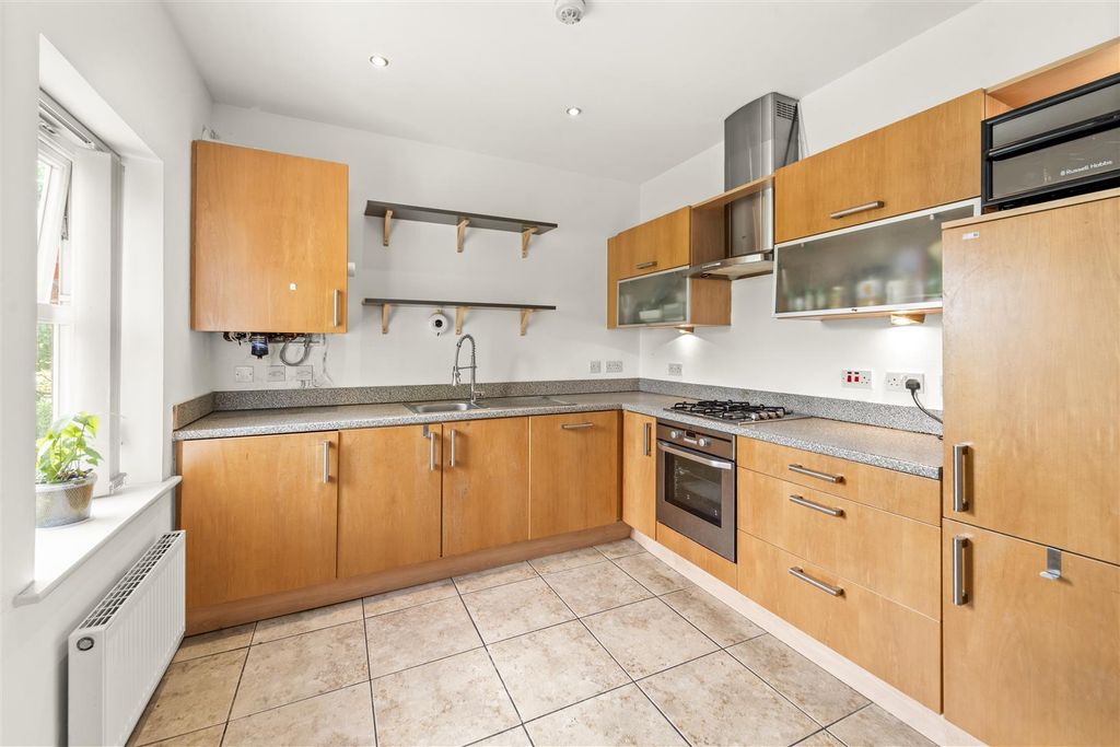 Property photo 2 of 22 Dining Kitchen