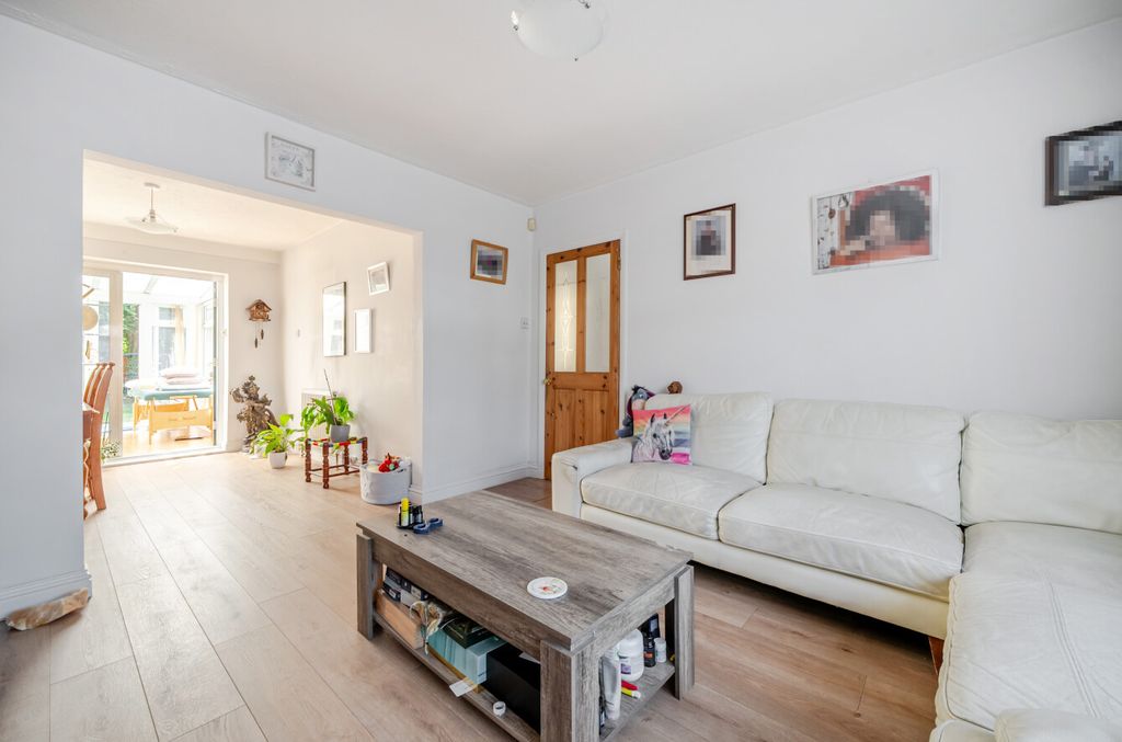 Property photo 2 of 18 1339823-13-689B5A...