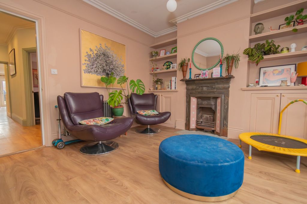 Property photo 3 of 16 Picture 3