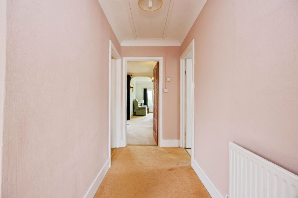 Property photo 2 of 22 Entrance Hall