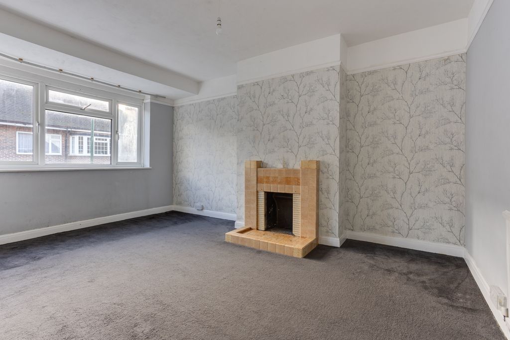 Property photo 3 of 8 8 Falcourt Close, Sutton, Surrey, Sm1 2Rq