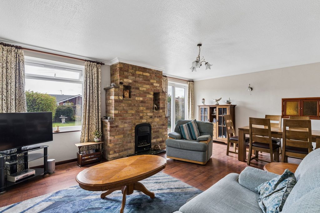 Property photo 2 of 11