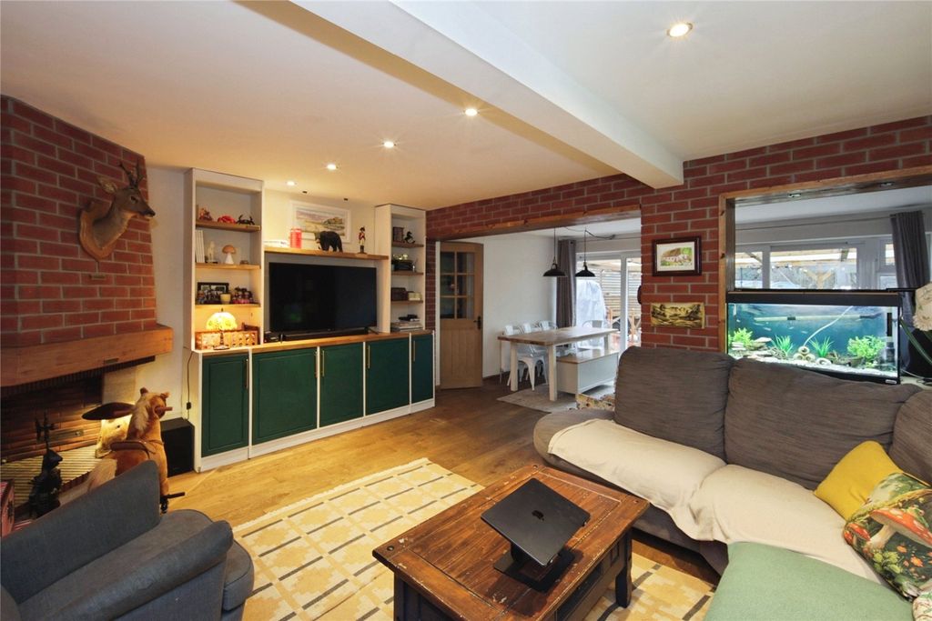 Property photo 2 of 24 Picture No. 12