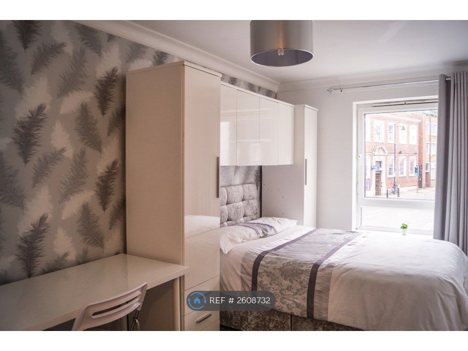 Property photo 1 of 8 Bed 1 (Large Double)