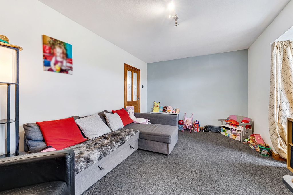 Property photo 3 of 25