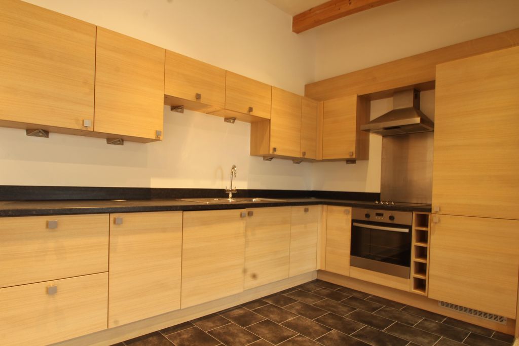 Property photo 3 of 9 Kitchen