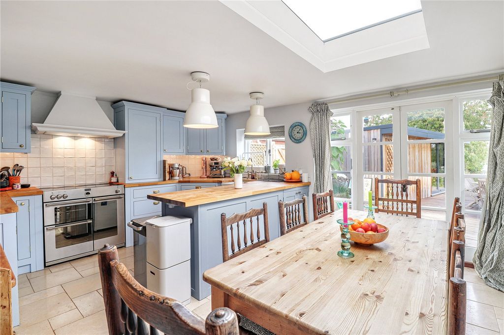 Property photo 3 of 16 Kitchen/Breakfast Rm