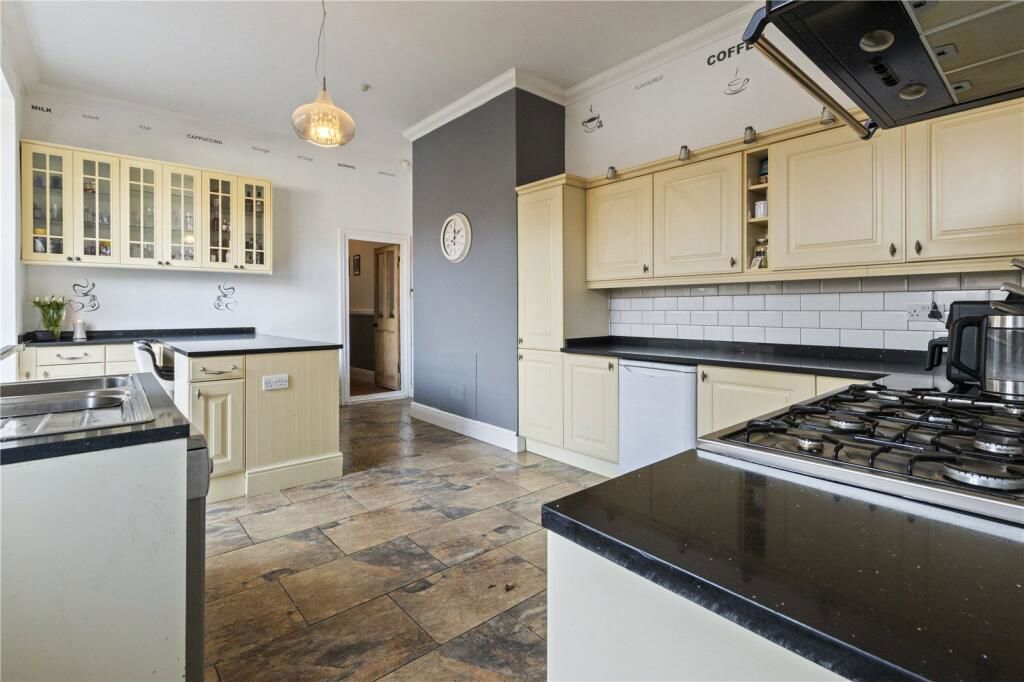 Property photo 2 of 30