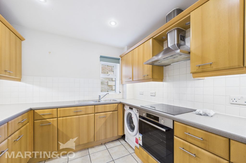 Property photo 3 of 14 Cam01953G0-Pr0108-Still002