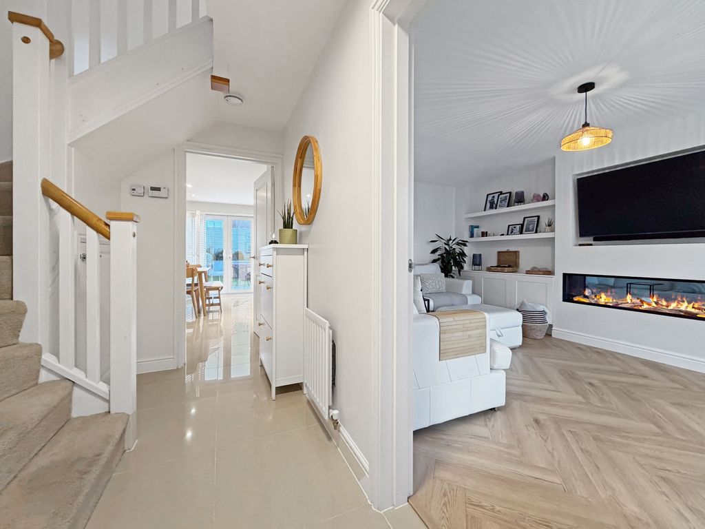 Property photo 3 of 37