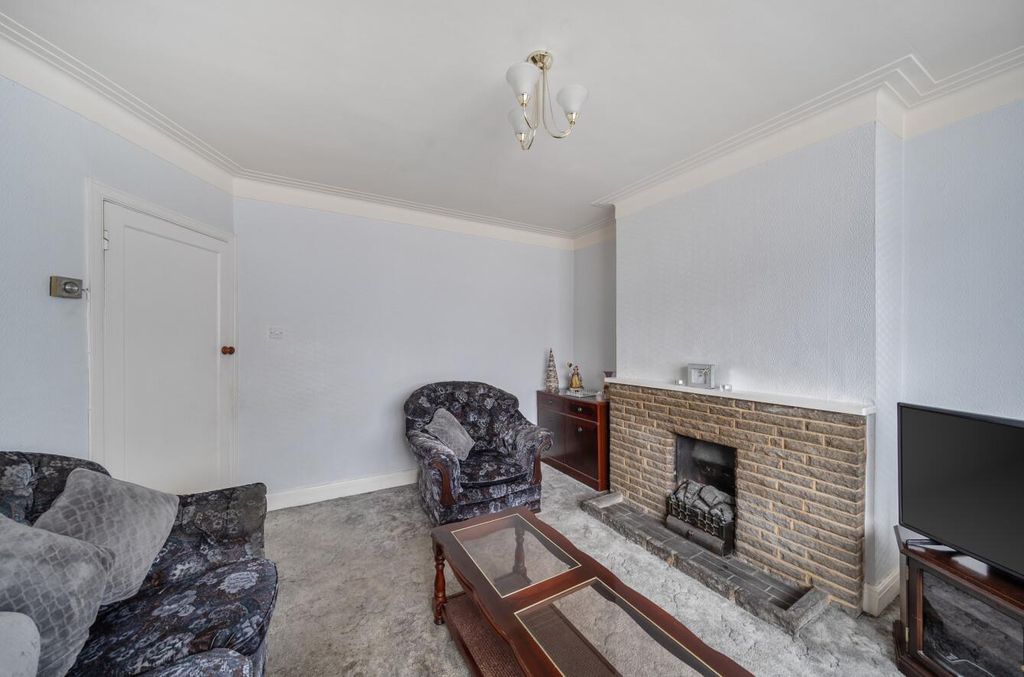 Property photo 3 of 14 Davidson Frost-Wellings, Dfw, Uppingham Avenue, Li