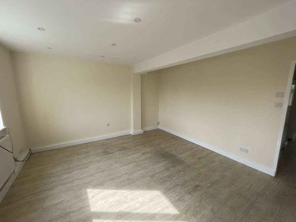 Property photo 2 of 10 Photo 8