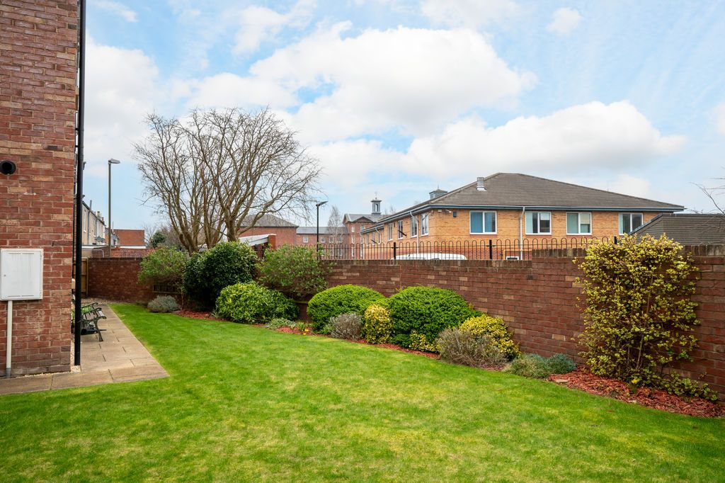 Additional image 25 of 2 bed flat for saleLime Tree House, Hunters Walk, Chesterfield S40