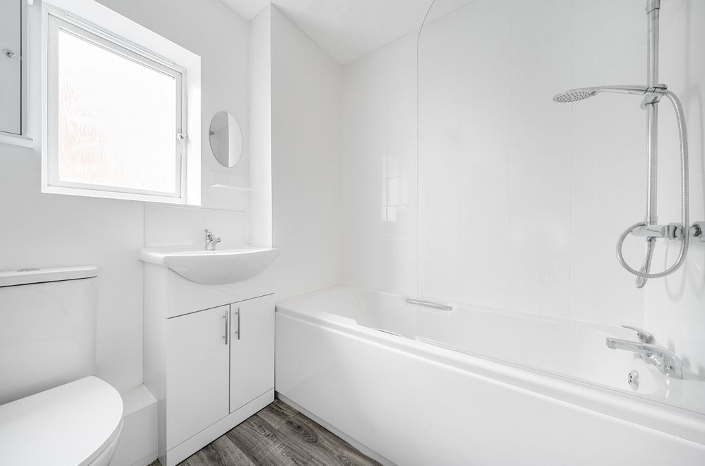 Property photo 3 of 12 Bathroom