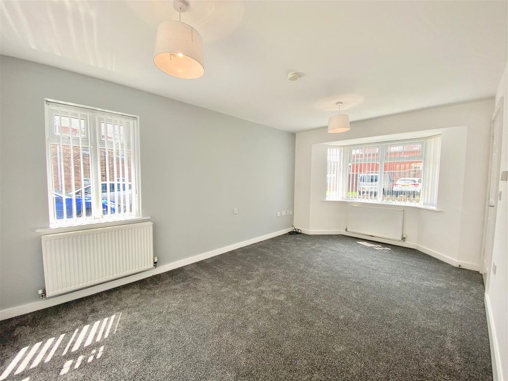 Property photo 2 of 13 Lounge