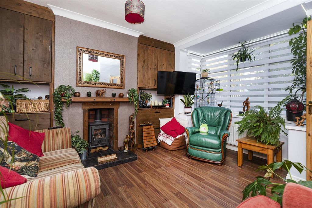 Property photo 2 of 25 Living Room