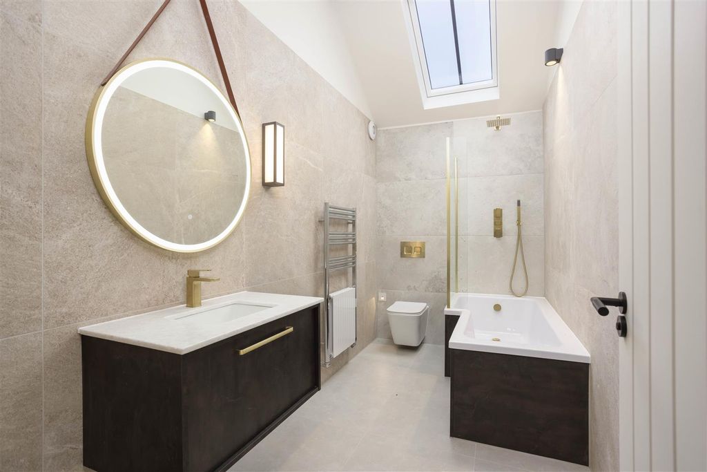 Property photo 3 of 25 00052.Jpg