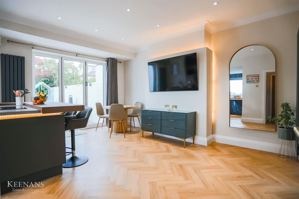 Property photo 3 of 36 21.Jpg