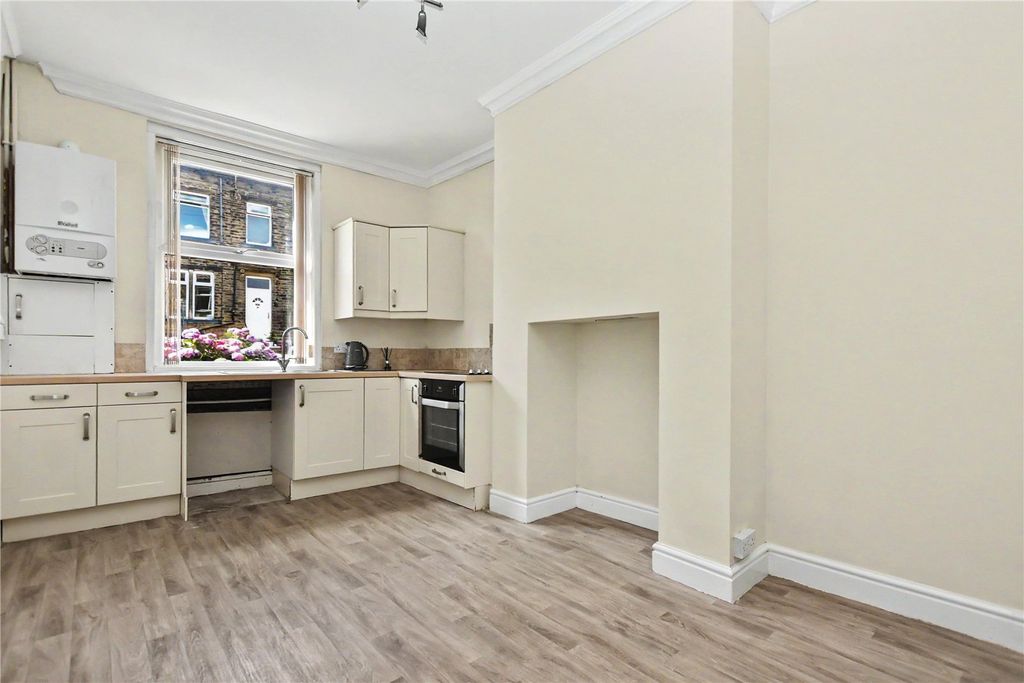 Property photo 3 of 17 Picture No. 02