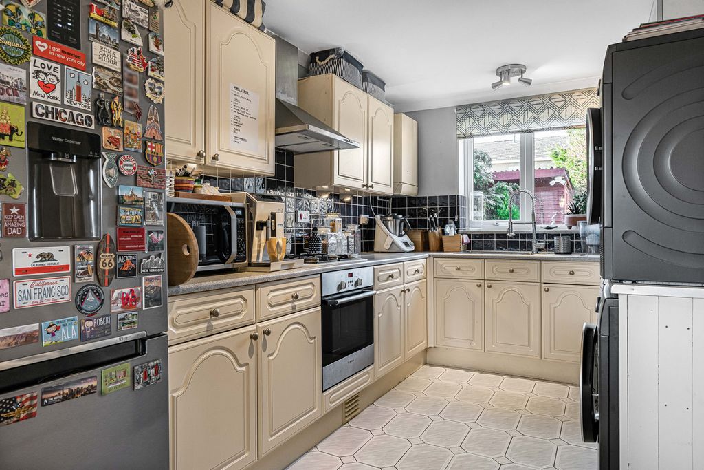 Property photo 3 of 19