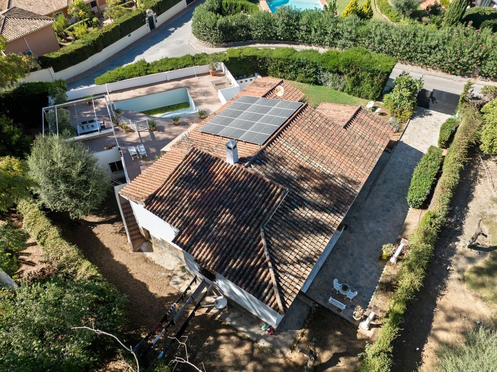 Property photo 2 of 31