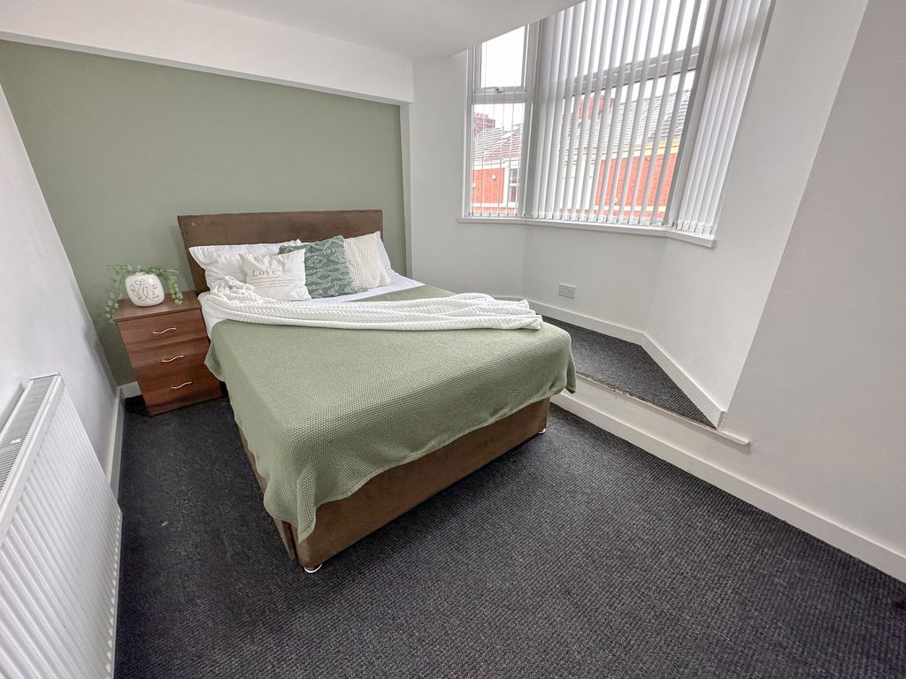 Property photo 2 of 12 7