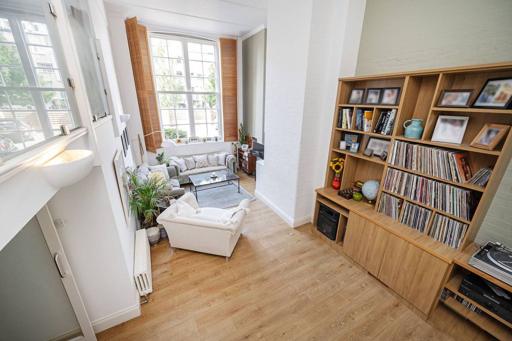 Property photo 3 of 18