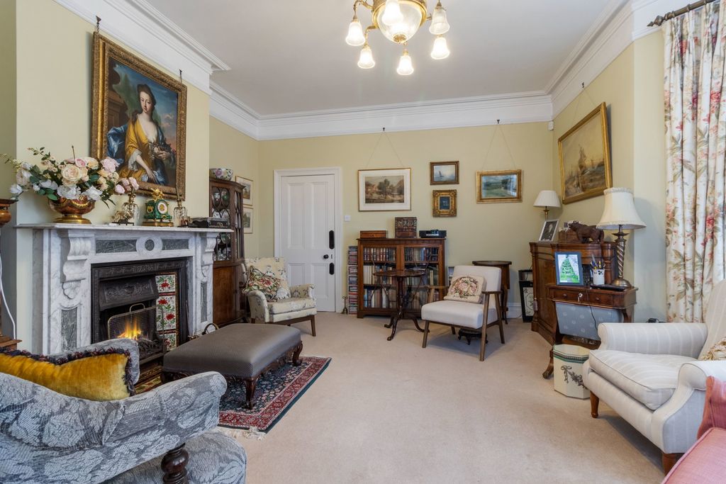 Property photo 2 of 29