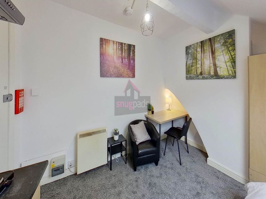Property photo 2 of 7 R8B