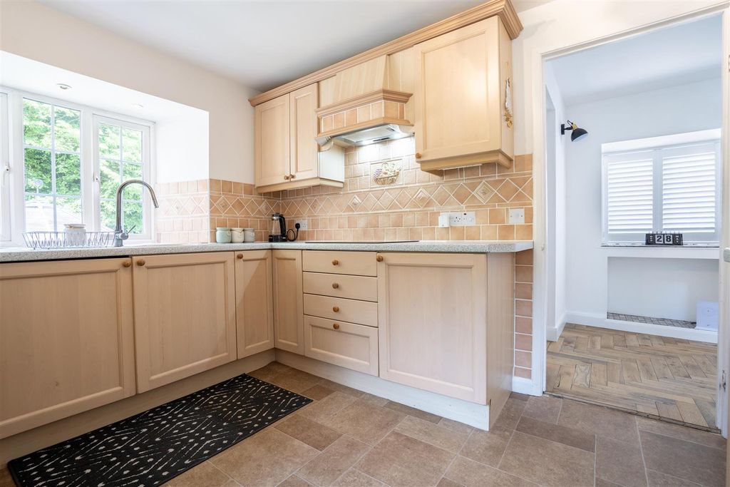 Property photo 3 of 12 Kitchen