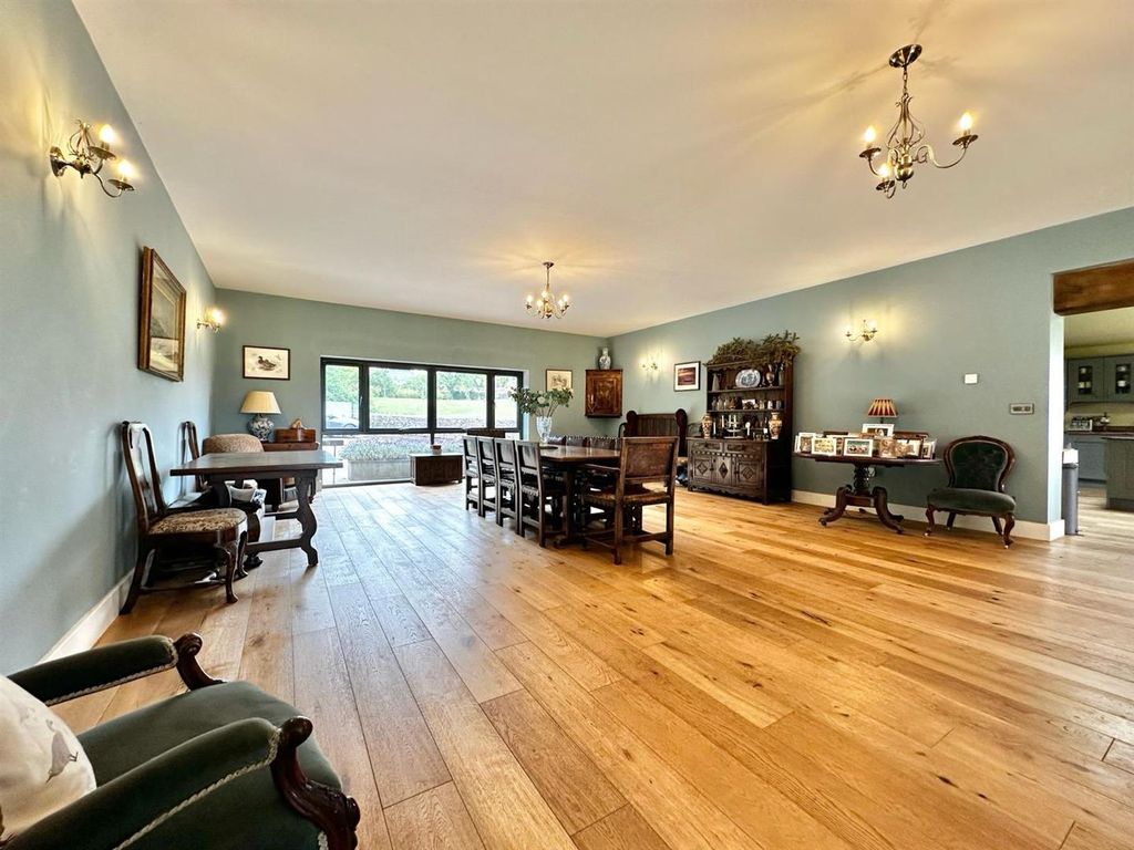 Property photo 2 of 33 Dining Area