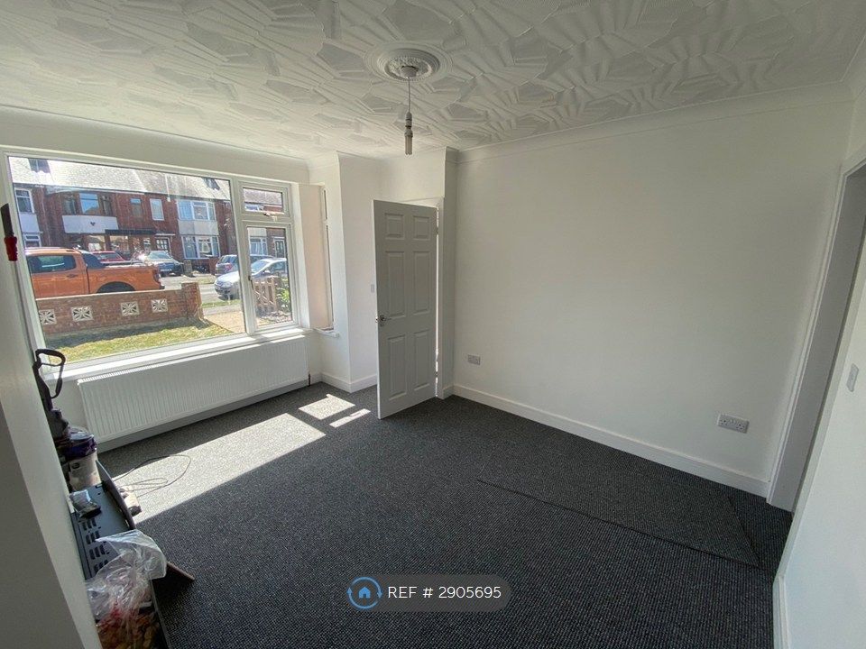 Property photo 1 of 17 Lounge