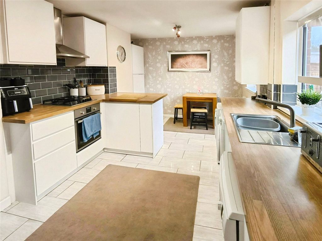 Property photo 3 of 11 Kitchen/Diner