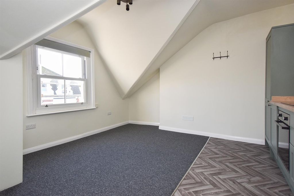 Property photo 1 of 10 Living Space