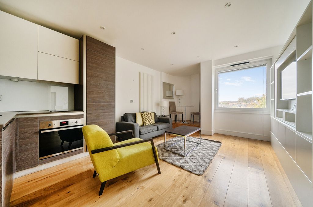Property photo 1 of 8 1382758-5-691c5B6...