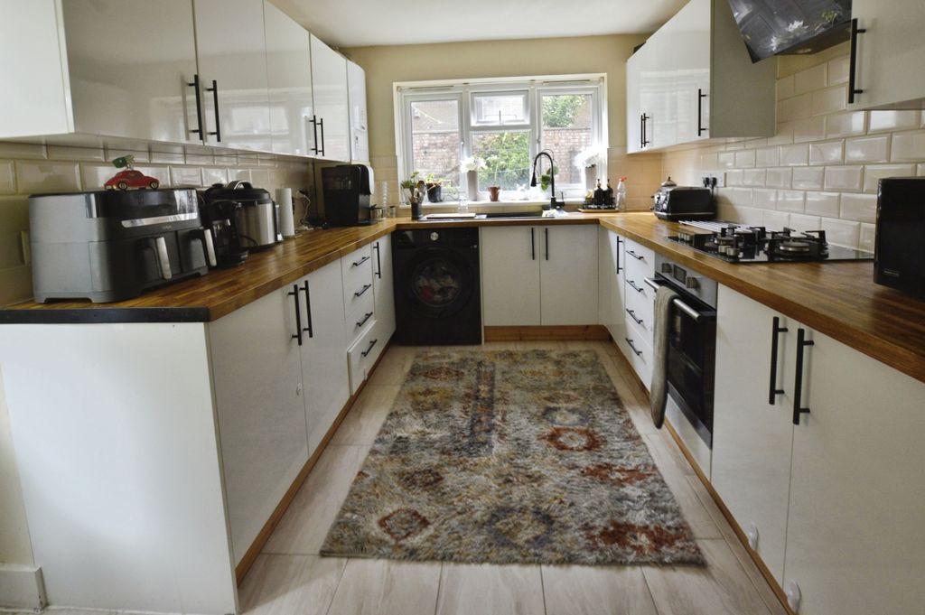 Property photo 3 of 15 Pbox-Img.Jpg