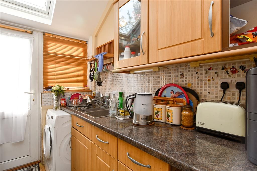 Property photo 3 of 9 Kitchen