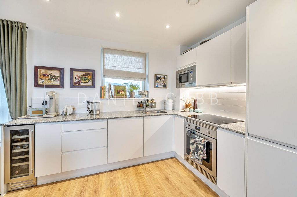 Property photo 3 of 25