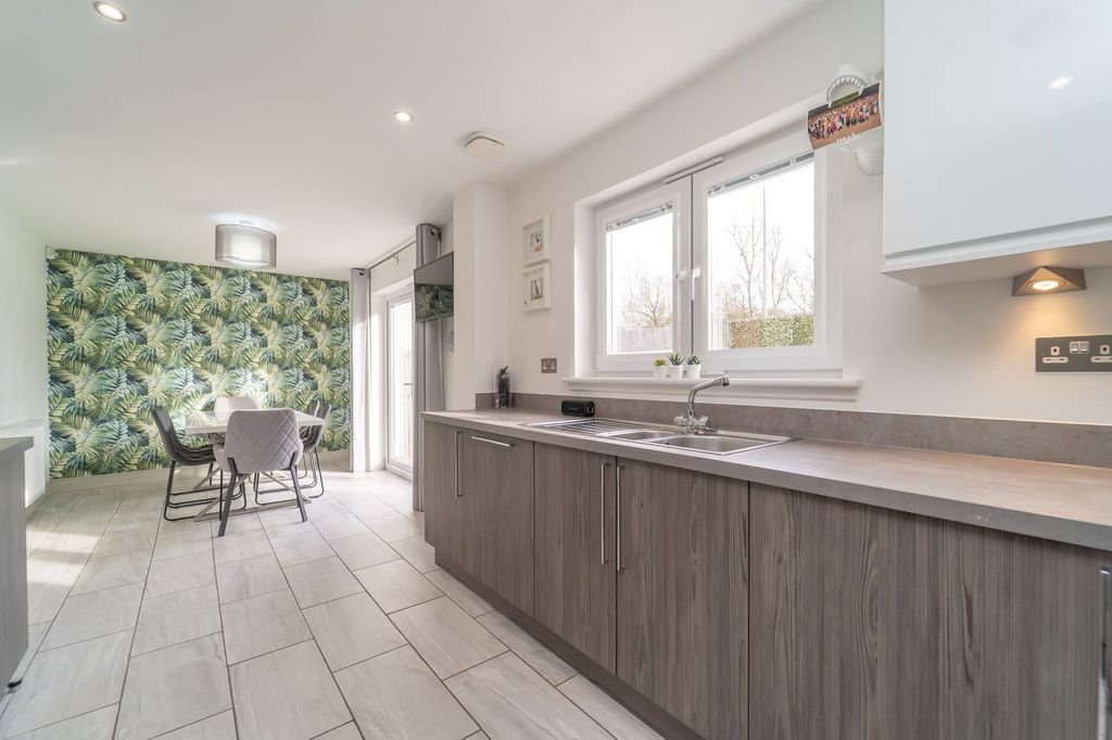 Property photo 3 of 24 Kitchen Diner