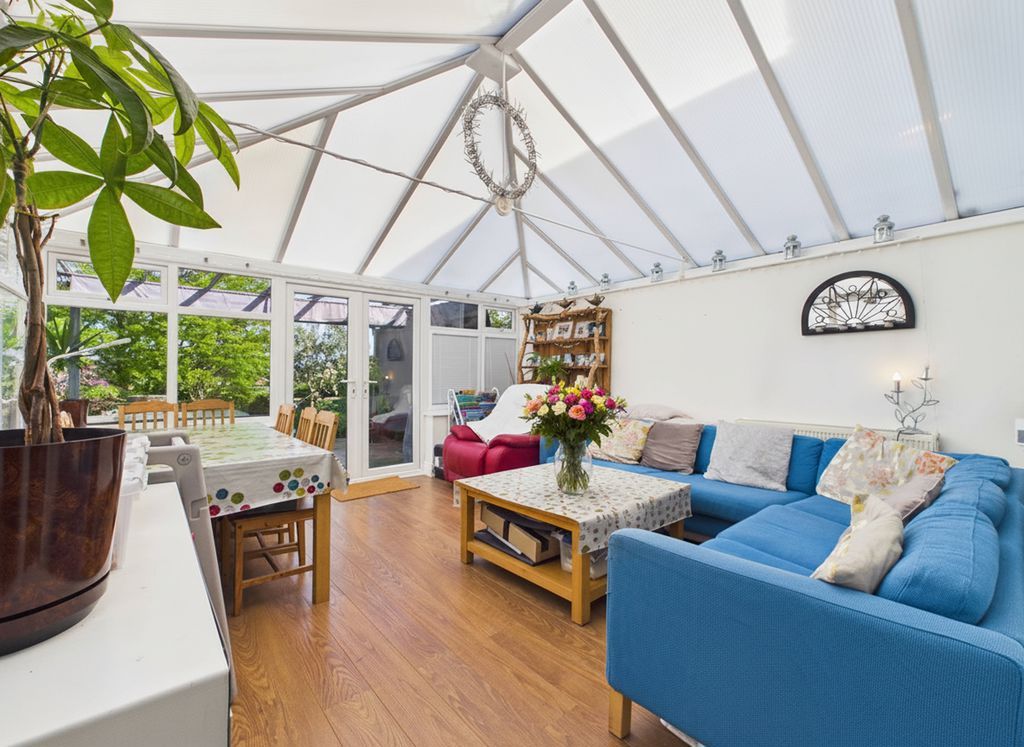 Property photo 2 of 21 Conservatory