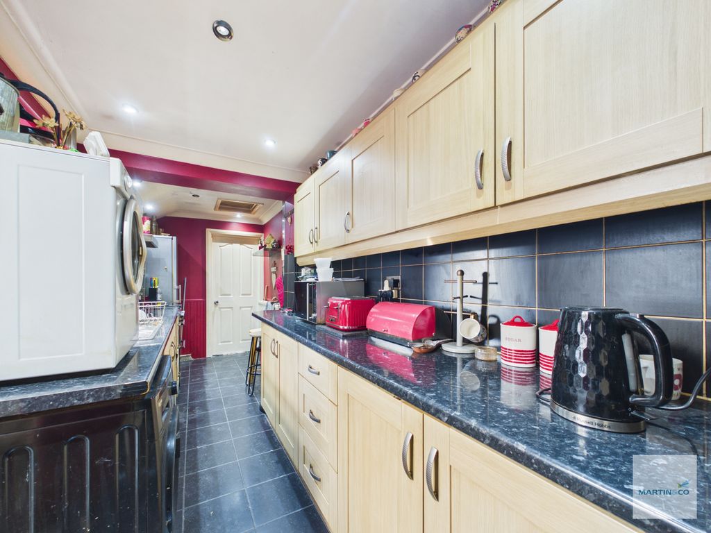 Property photo 3 of 14 Cam03394G0-Pr0559-Still011