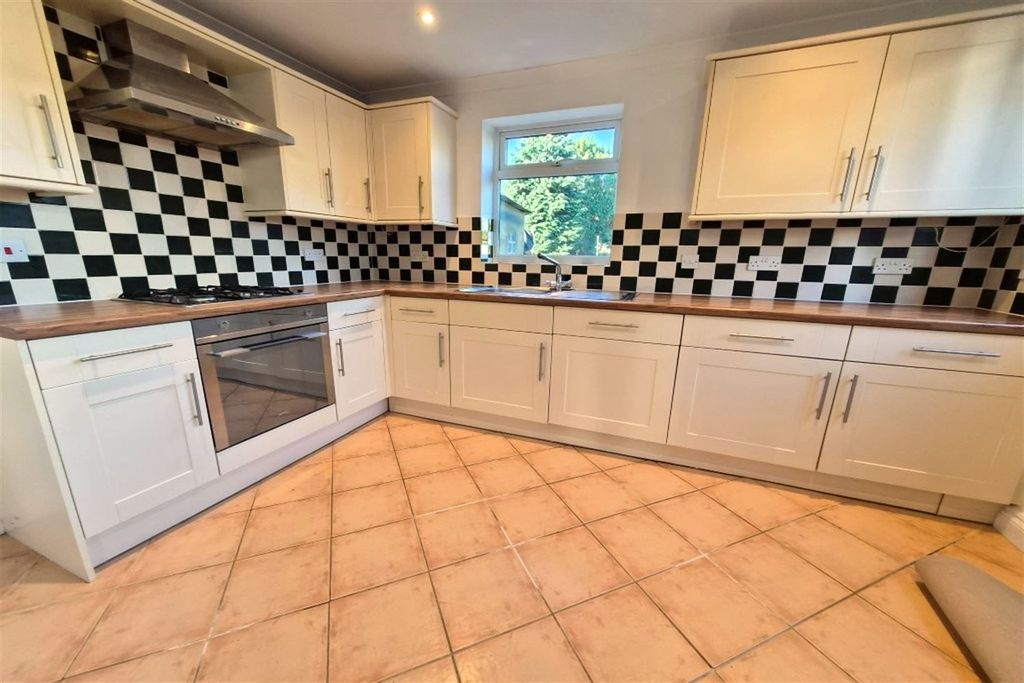 Property photo 2 of 13 Kitchen