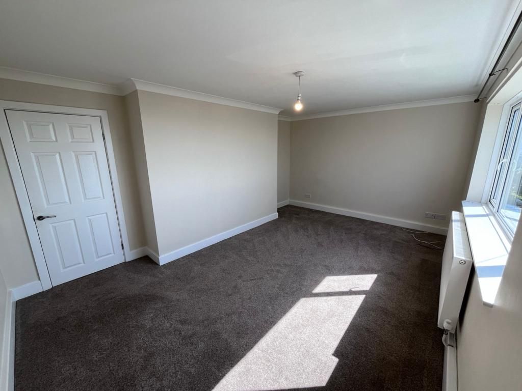 Property photo 3 of 11 Living Room
