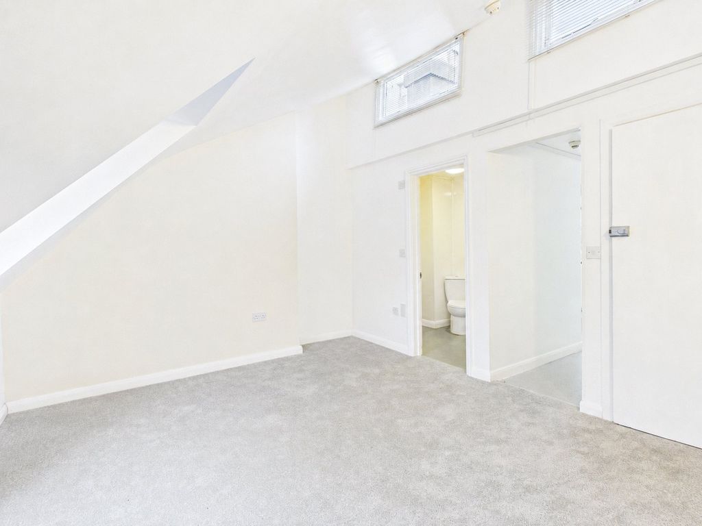 Property photo 3 of 5 Studio