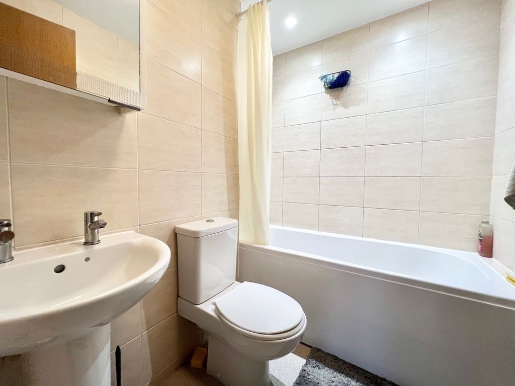 Property photo 3 of 8 3